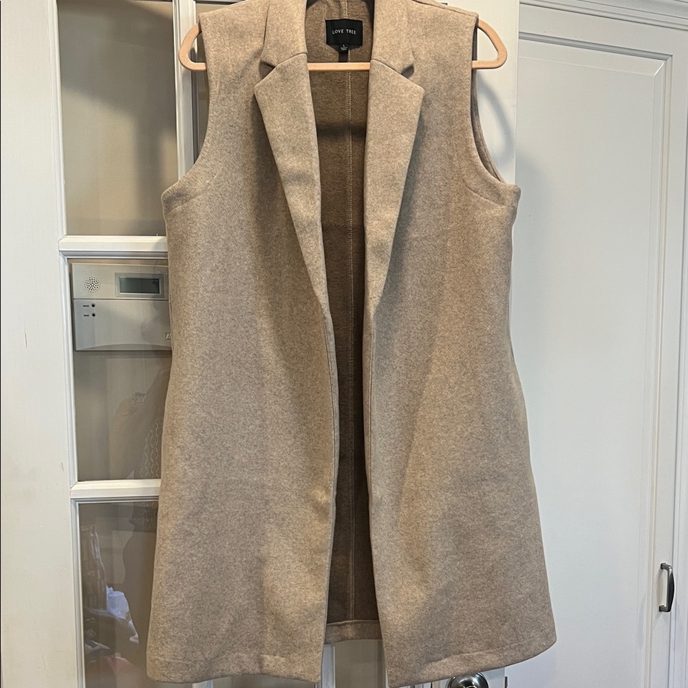 Love Tree Women's Beige Sleeveless Vest